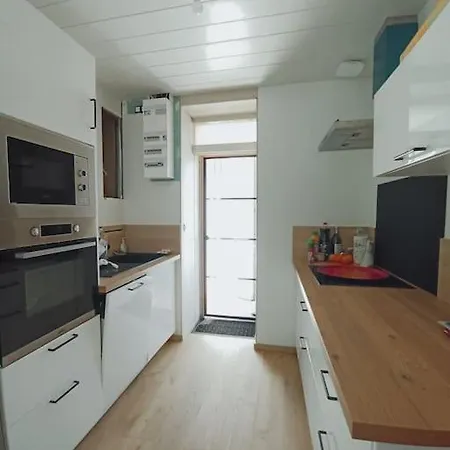 Maison Chaleureuse Et Familiale Idealement Situee *